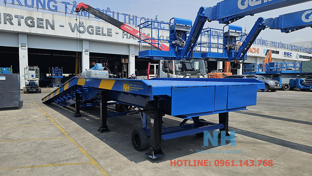 cầu dẫn xe nâng lên container NHẬT HUY
