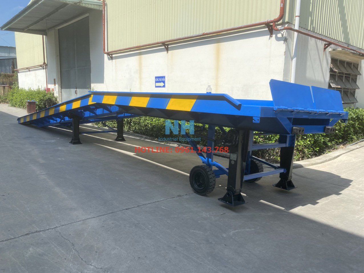 cầu chui container cho xe nâng tại nhà máy