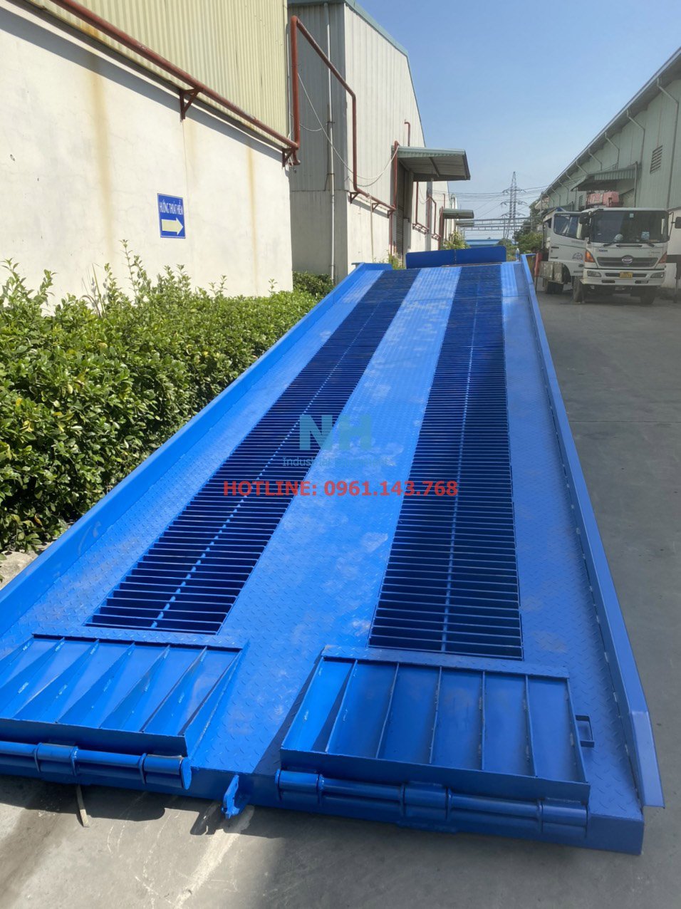 cầu chui container cho xe nâng tại nhà máy