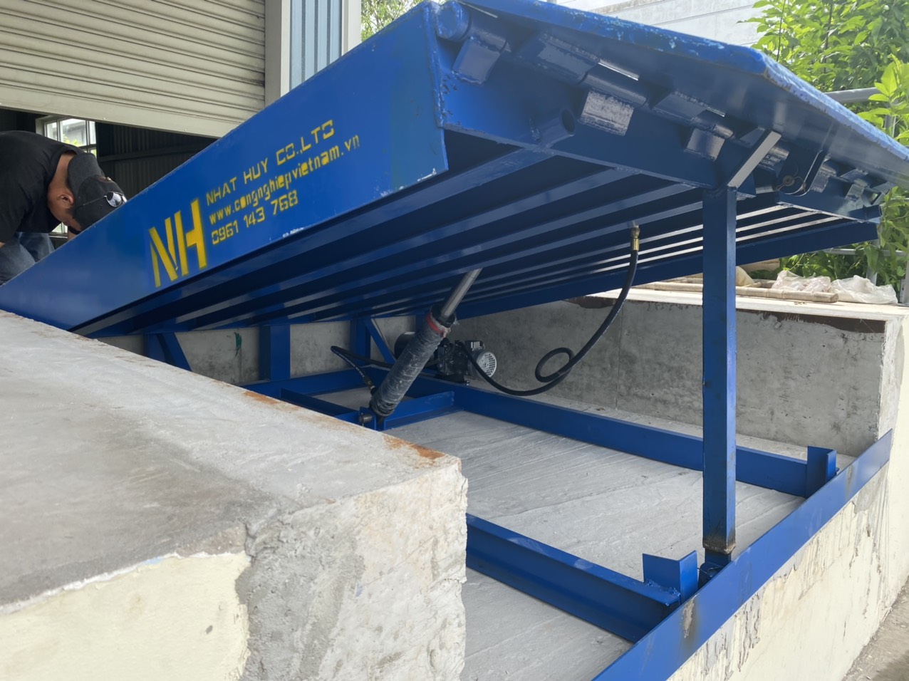 sàn nâng tự động - dock leveler