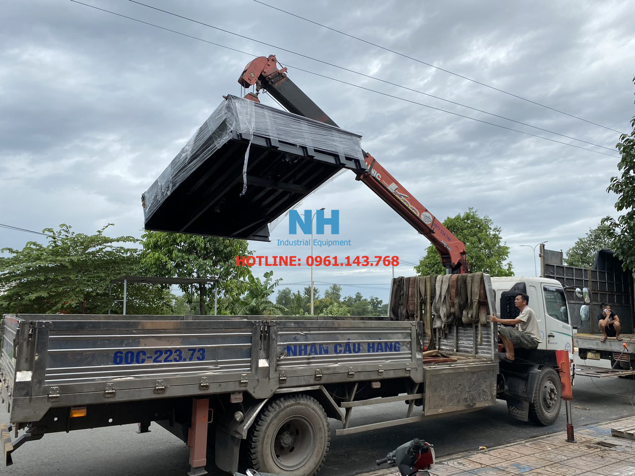 sàn nâng tự động - dock leveler